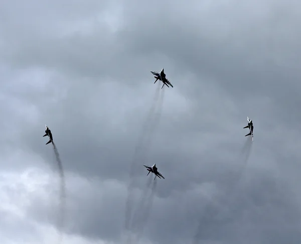 BARNAUL, RUSIA - 16 de agosto de 2015: Equipo acrobático Caballero ruso —  Fotos de Stock