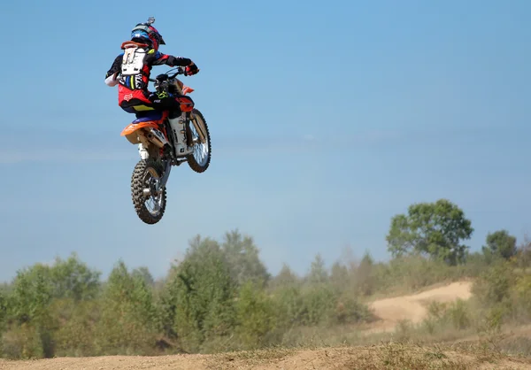 Arsenyev, Rusko - 30 srpen: Rider se podílí v kole t — Stock fotografie