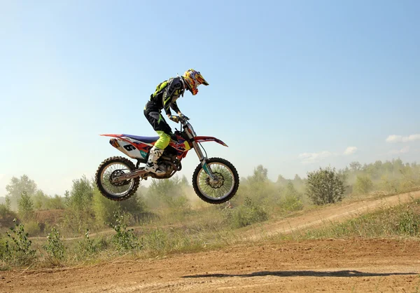 Arsenjev, Rusland - 30 Aug: Rider neemt deel aan de ronde van t — Stockfoto