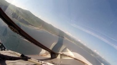 Deniz Manzaralı kokpit bir düzlem üzerinde uçuş.