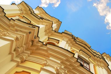 Sarı bina ve mavi gökyüzü, Ukraynalı kavramı