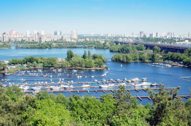yukarıdan sol dniper Nehri, Kiev, Ukrayna bankaya görüntüleyin.