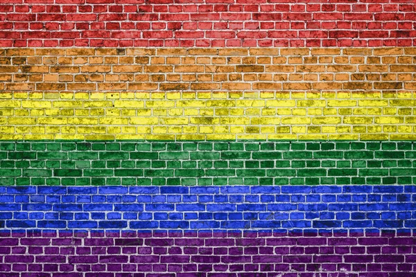 Backsteinwand Bemalt Lgbt Flaggenfarben Mit Kopierraum lizenzfreie Stockbilder