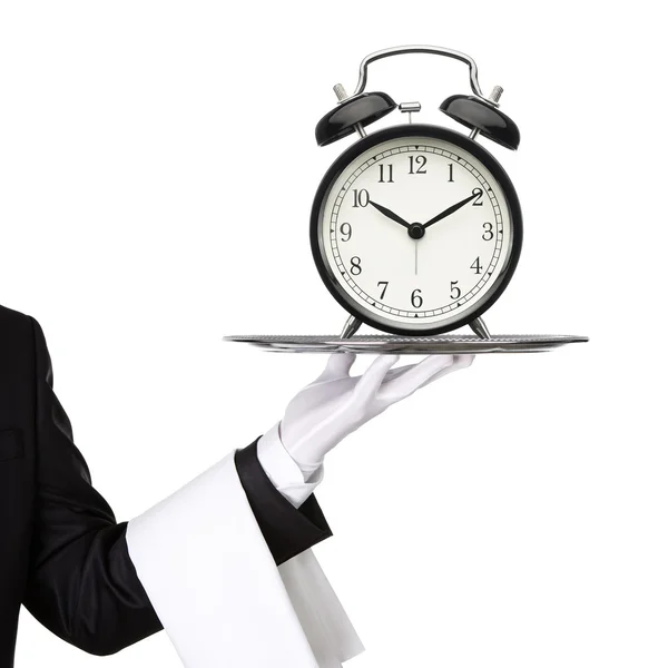 Číšníku, držící stříbrný podnos s hodinami — Stock fotografie