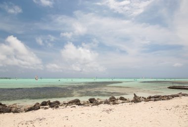 Gölde dinmesini Rüzgar Sörfü