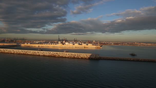 Valencia Espanha porto matinal filmado a partir de navio de cruzeiro — Vídeo de Stock