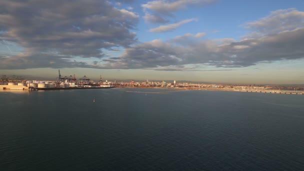 Puerto matutino de Valencia España filmado desde crucero — Vídeo de stock