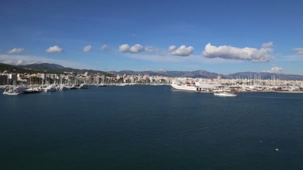 Porto de Palma de Maiorca filmado a partir de navio de cruzeiro — Vídeo de Stock