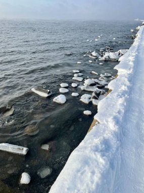 Baltık Denizi kış plajı Daugavgriva Letonya