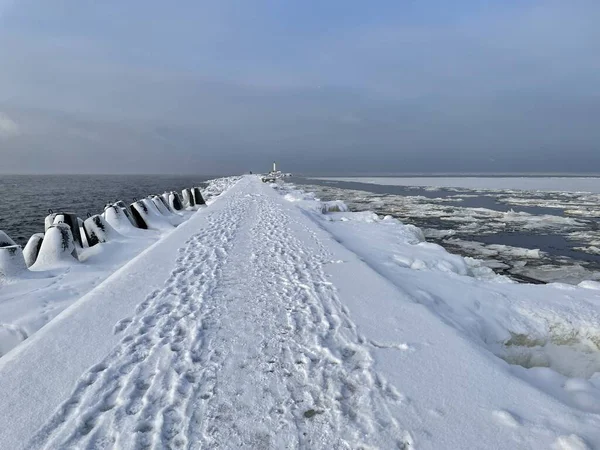 Morze Bałtyckie Zimowe Wybrzeże Plaża Daugavgriva Łotwa — Zdjęcie stockowe
