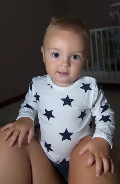 Menino pequeno bonito — Fotografia de Stock