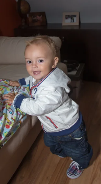 Vrij kleine babyjongen — Stockfoto