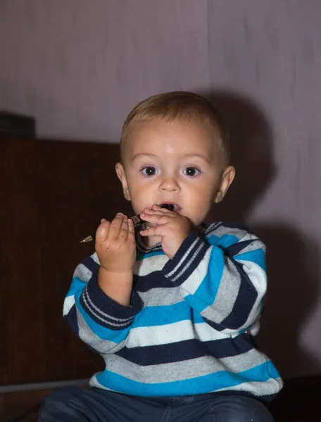 Hübscher kleiner Junge — Stockfoto