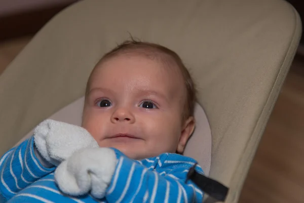 Vrij kleine babyjongen — Stockfoto