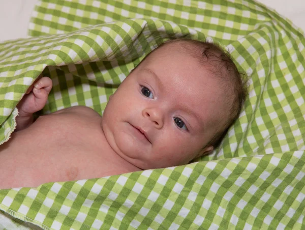Bastante pequeño bebé niño — Foto de Stock
