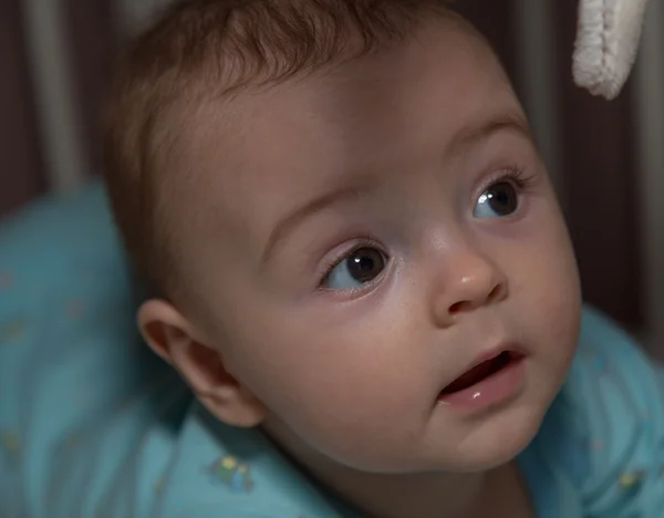 Bastante pequeño bebé niño — Foto de Stock