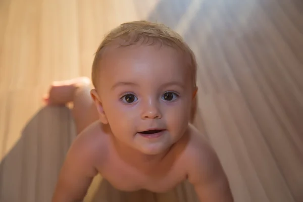 Vrij kleine babyjongen — Stockfoto