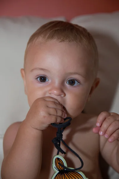 Menino pequeno bonito — Fotografia de Stock