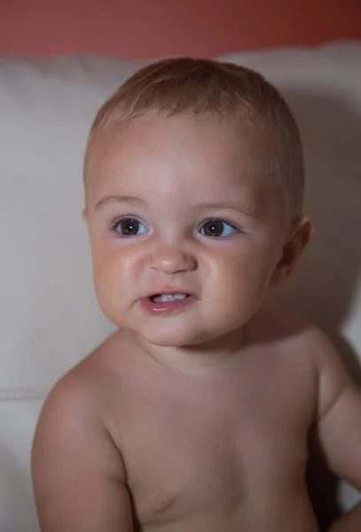 Vrij kleine babyjongen — Stockfoto