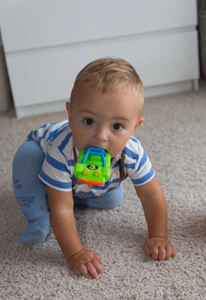 Bastante pequeño bebé niño —  Fotos de Stock