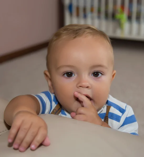 Vrij kleine babyjongen — Stockfoto