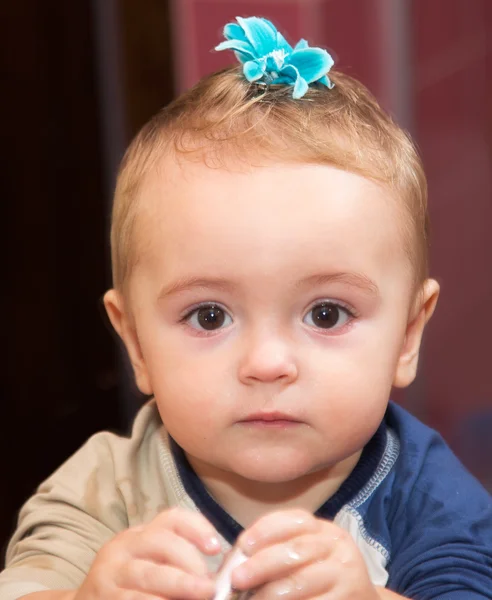 Bastante pequeño bebé niño — Foto de Stock