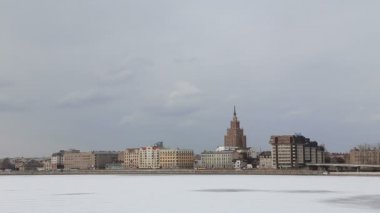 Riga şehir nehir kış manzarası 1080p