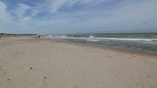 Baltische zee golven Ventspils Letland video — Stockvideo
