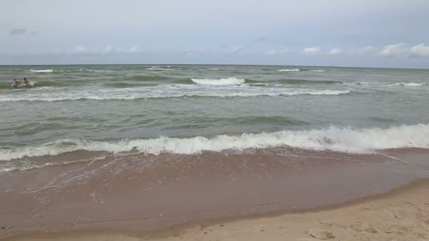 Mer Baltique vagues Ventspils Lettonie vidéo 