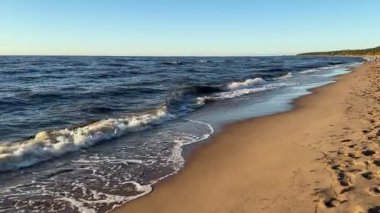 Baltık deniz plajı yaz dalgaları jurmala latvia