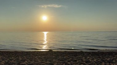 Baltık deniz plajı yaz dalgaları jurmala latvia