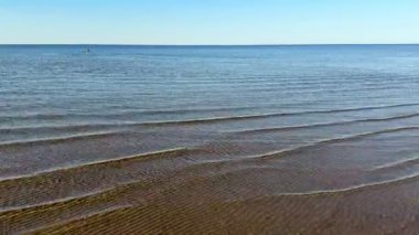 Baltık deniz plajı yaz dalgaları jurmala latvia