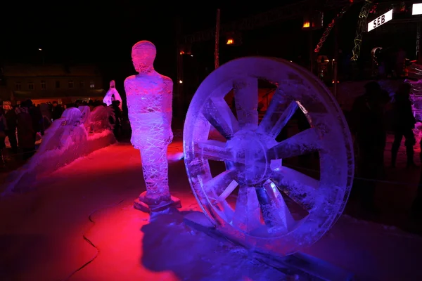 Esculturas de gelo noite de inverno — Fotografia de Stock