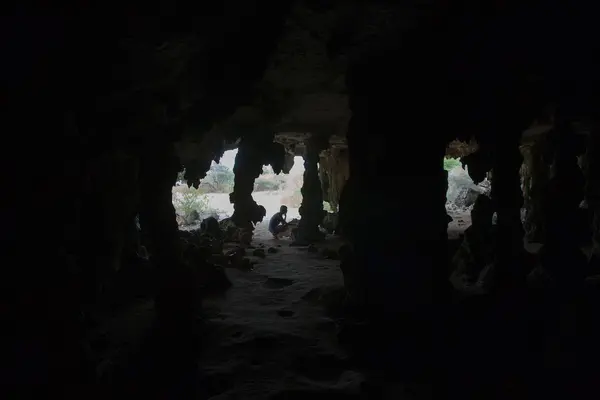 ボネール島の暗い洞窟 — ストック写真