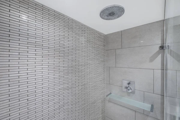 현대의 샤워기의 중립적 — 스톡 사진