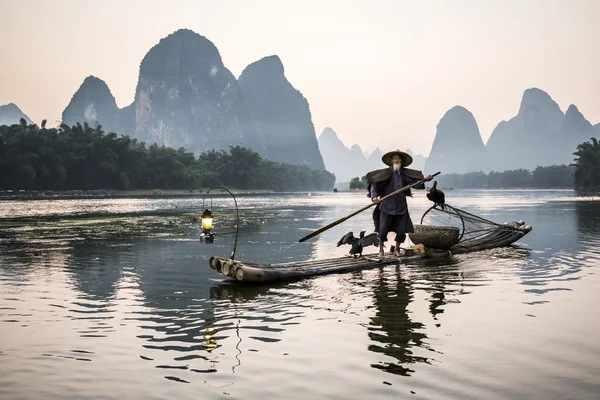 Pescador de cormoranes en Xingping —  Fotos de Stock