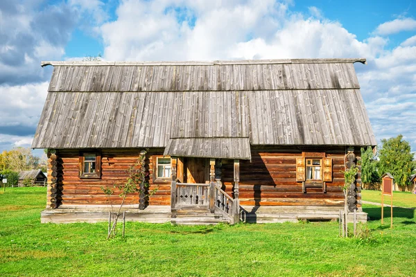 Den traditionella ryska house — Stockfoto