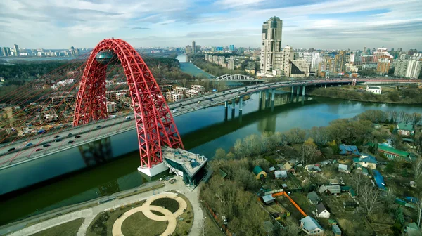 現代ケーブル張 Zhivopisny 橋、モスクワの空撮 — ストック写真