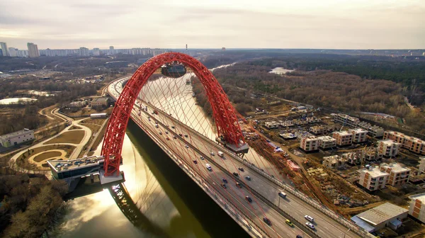 Letecký pohled na moderní zavěšený Zhivopisny most, Moskva — Stock fotografie