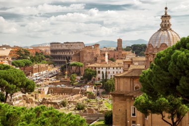 Roma Forumu ve Uzaktan Roma Kolezyum