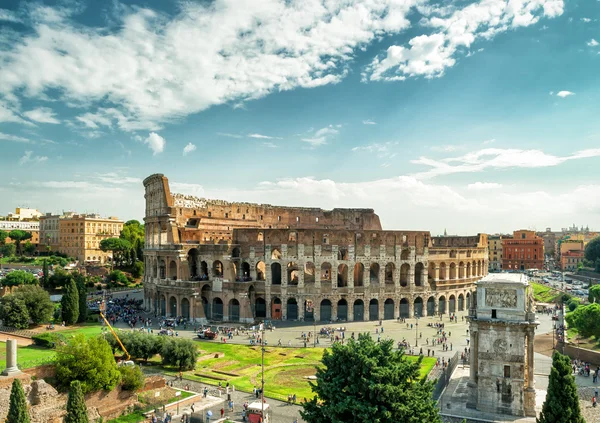 パノラマは、ローマのコロッセオ (コロシアム) を見る — ストック写真
