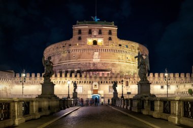 Castel sant'angelo, gece, Roma