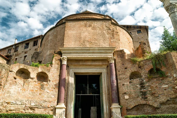 Templo de Rómulo en el Foro Romano, Roma — Foto de Stock