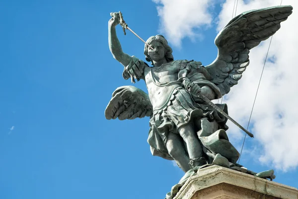 Saint Michael άγαλμα στην κορυφή του Castel Sant'Angelo της Ρώμης Εικόνα Αρχείου