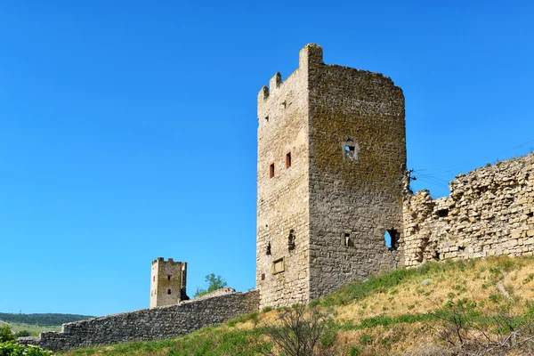Руины древней генуэзской крепости в Феодосии, Крым — стоковое фото