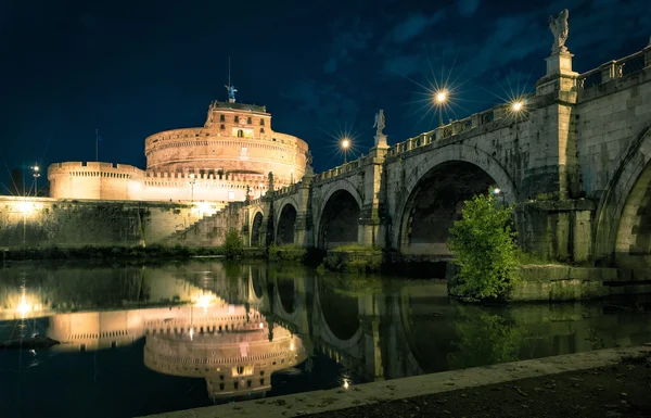 Castel Sant'Angelo (Svatý anděl) v noci, Řím — Stock fotografie
