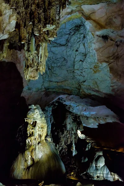 The karst cave in Chatyr-Dah mountain, Crimea — Stock Photo, Image