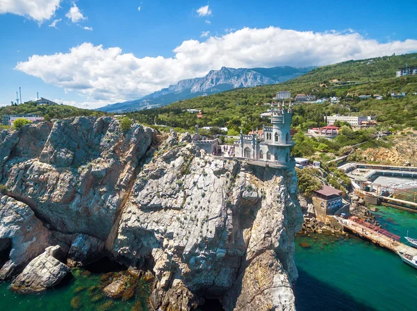 Il castello Nido di rondine sulla roccia nel Crimea — Foto Stock