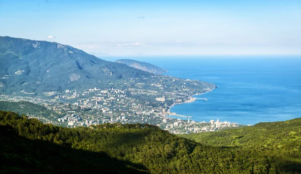 Vista aerea della città di Yalta in Crimea — Foto Stock