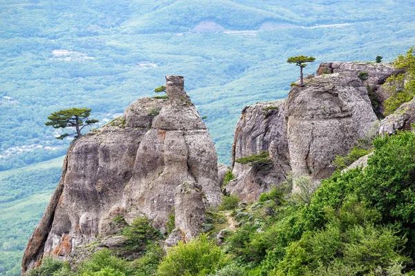 Vallée des fantômes sur la montagne Demerdji, en Crimée — Photo